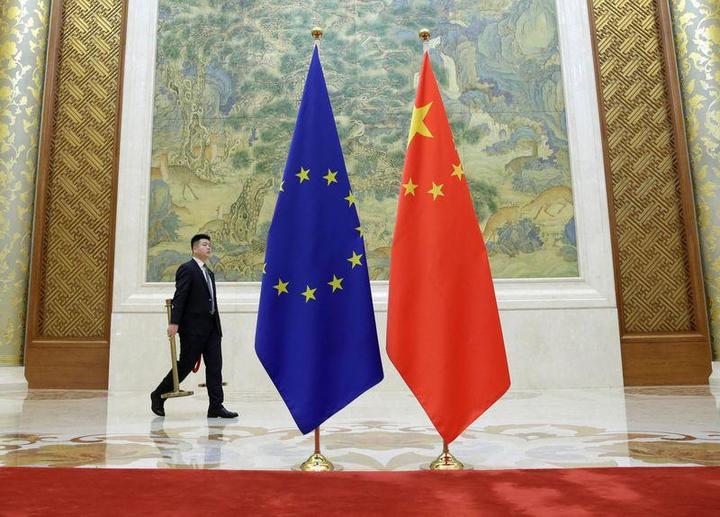 EUと中国の旗