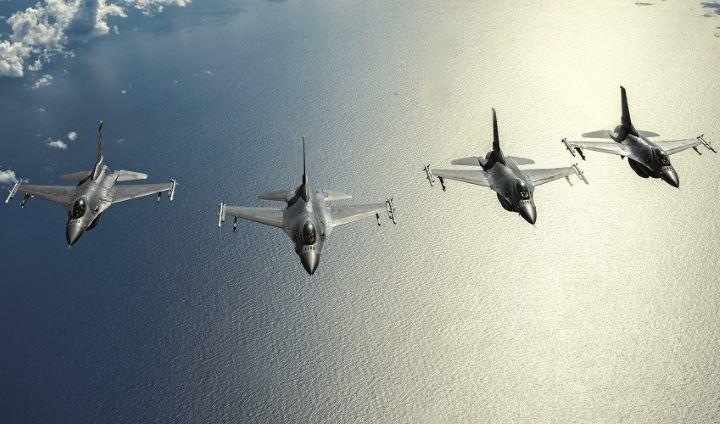 米空軍F16戦闘機