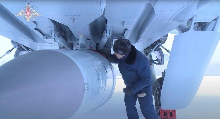 ロシア空軍のミグ31戦闘機に搭載した極超音速ミサイル「キンジャール」