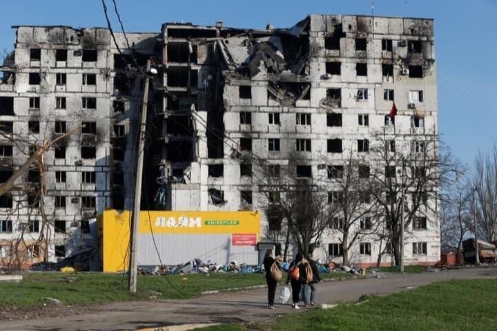 ロシアの攻撃を受けたウクライナのマリウポリのビル