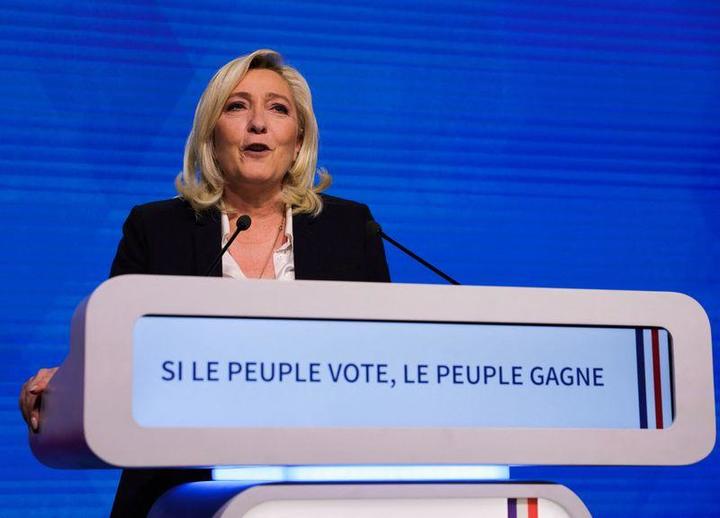 フランス大統領選で決選投票に進む極右候補のマリーヌ・ルペン氏