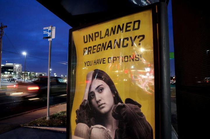妊婦を対象にした養子縁組サービスの広告