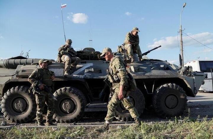 装甲車と親ロシア派武装勢力
