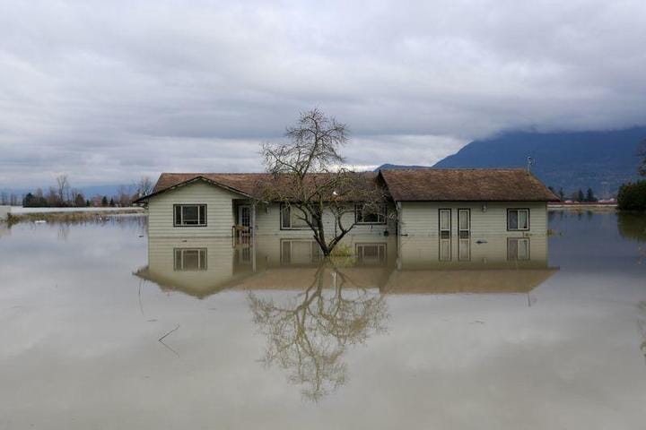 洪水で浸水した住宅
