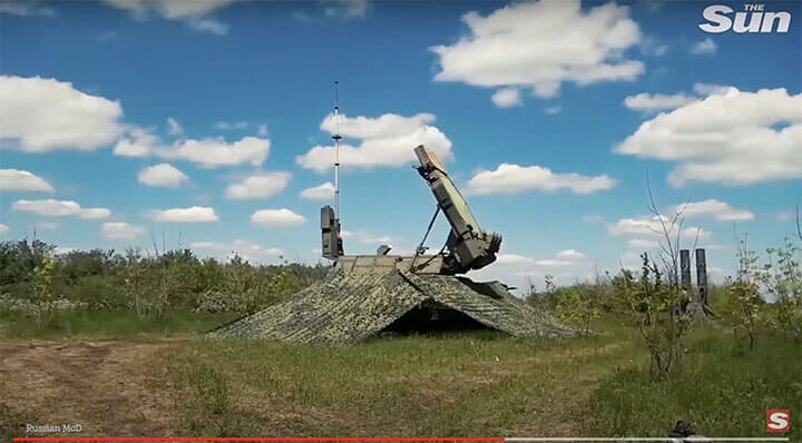 ロシア軍がS-300Vを発射する様子