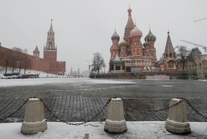 モスクワの聖ワシリイ大聖堂とクレムリンのスパスカヤ塔