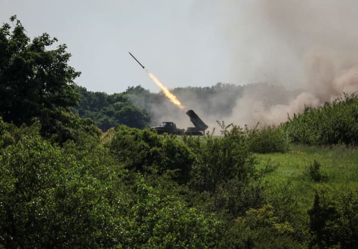 ウクライナで使用されるBM－21自走多連装砲「グラート」