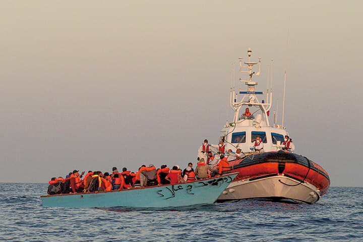 地中海の避難民ボート
