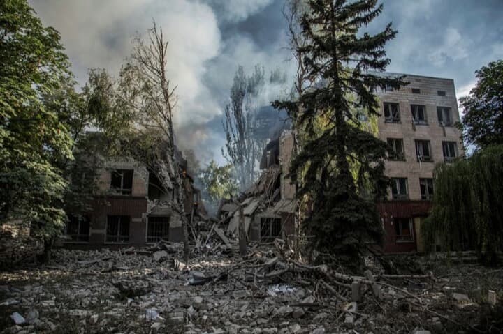 攻撃を受け破壊されたリシチャンスクの建物