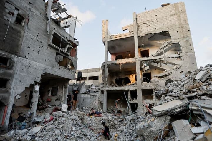 イスラエルの攻撃を受けたガザ南部ラファの建物