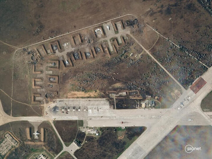 ウクライナ南部クリミア半島ノボフェドロフカ付近のサキ軍用飛行場
