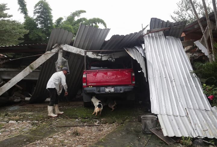 震源地となったミチョアカン州で倒壊した家屋