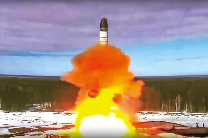 新型大陸間弾道ミサイル「サルマット」
