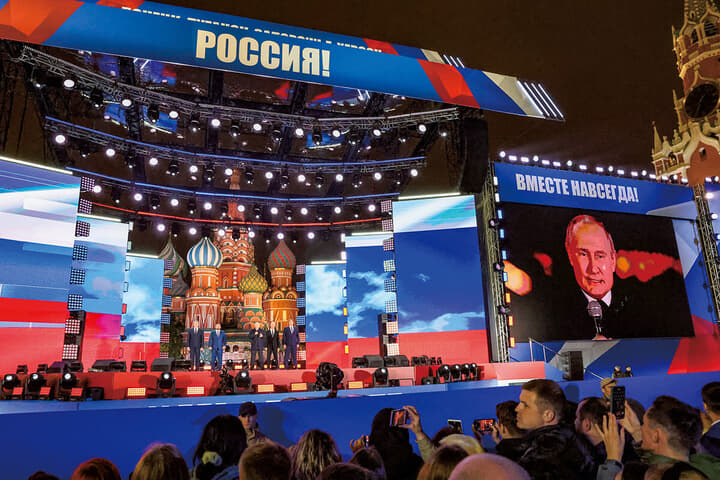 ウクライナ4州の「併合」を祝ってモスクワで開かれたコンサート