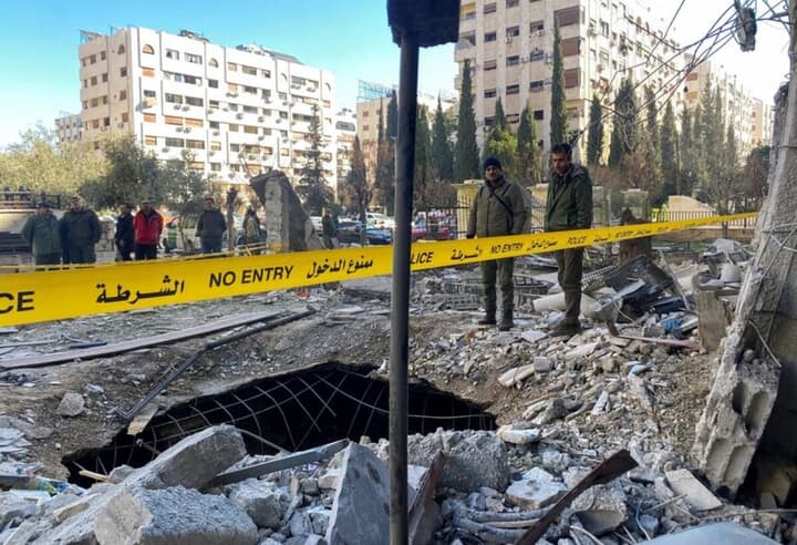 ロケット弾攻撃で瓦礫になったダマスカス市街