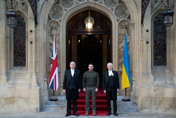 英国ウェストミンスター・ホールに到着したウクライナのゼレンスキー大統領