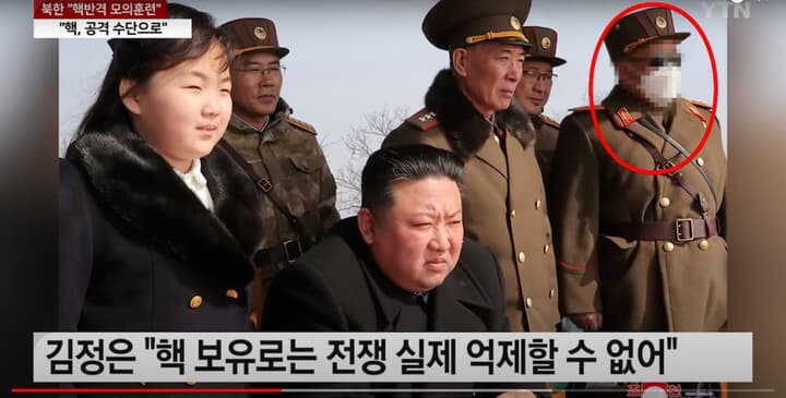 ミサイル発射を見守る金正恩と北朝鮮の軍幹部