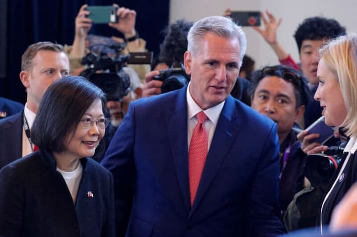 マッカーシー米下院議長と台湾の蔡英文総統