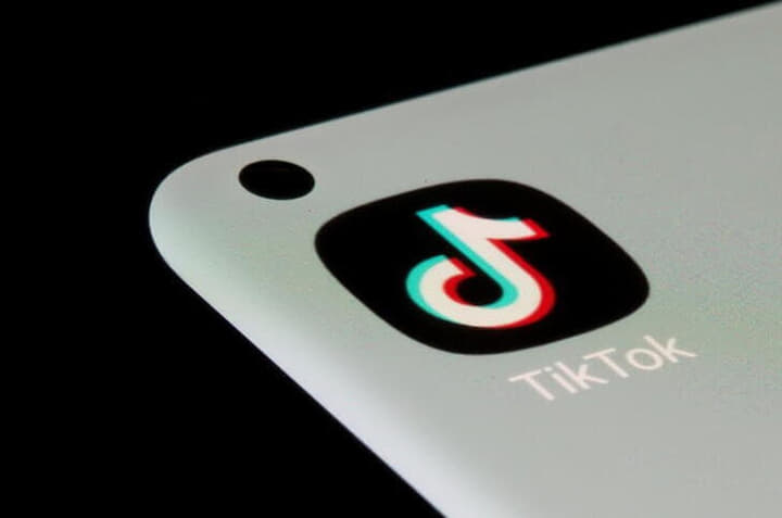 スマートフォンの画面のTikTokアプリ