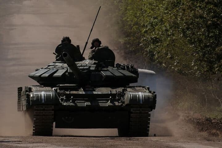 バフムトで戦車に乗るウクライナ兵