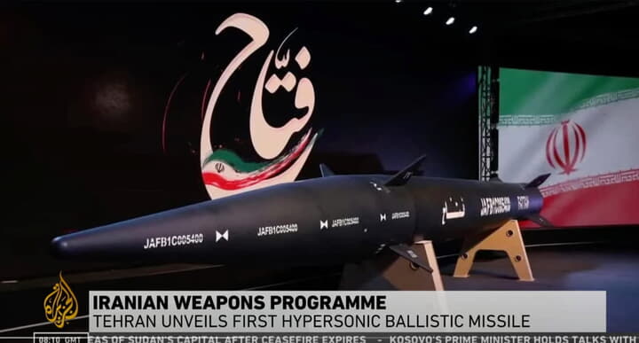 イラン初の国産の極超音速弾道ミサイル「ファハタ」