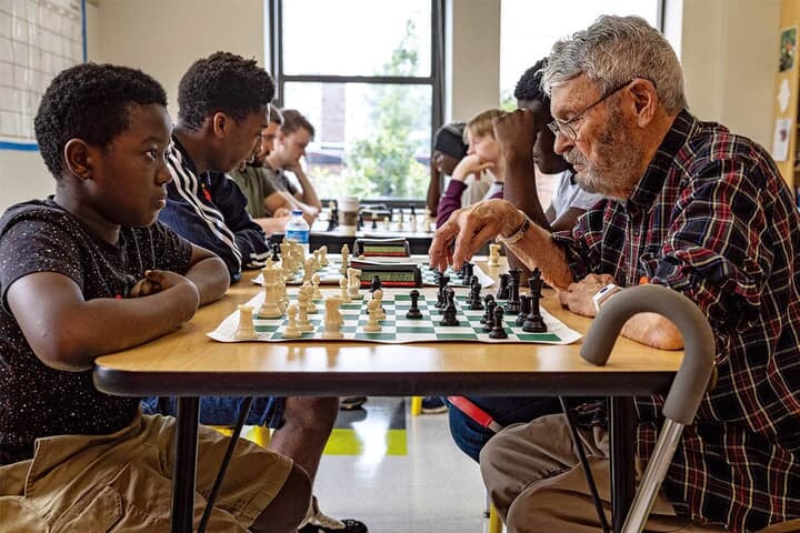 難民を対象にしたチェスの大会