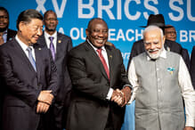 中国の習国家主席、南アフリカのラマポーザ大統領、インドのモディ首相