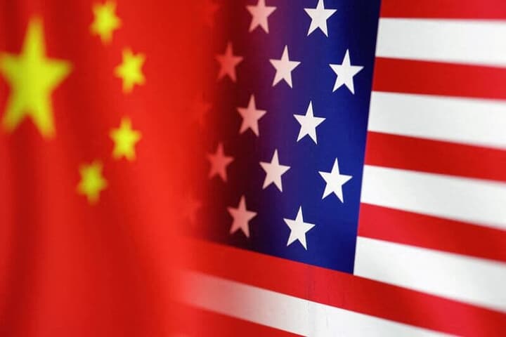 中国国旗とアメリカ国旗のイメージ