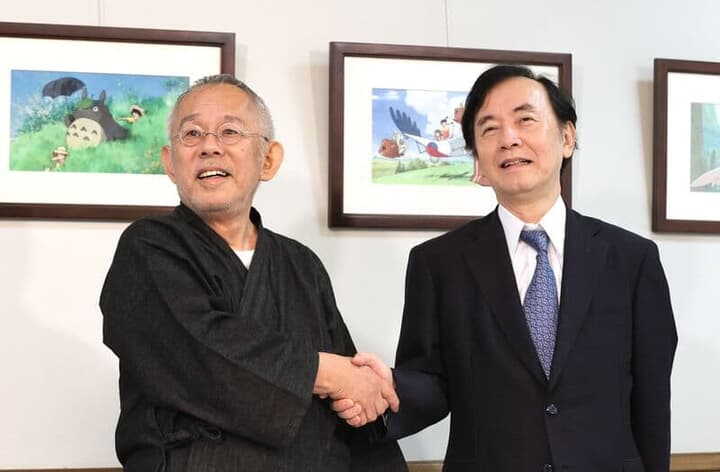 日本テレビの杉山美邦会長（右）とスタジオジブリの鈴木敏夫社長