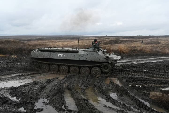 ロシアのMT-LB装甲車
