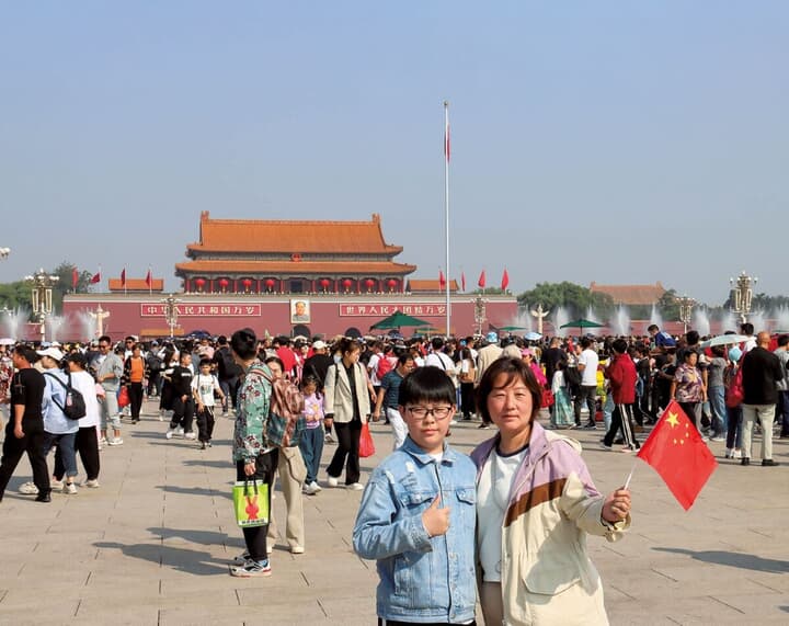 天安門広場前の中国人観光客