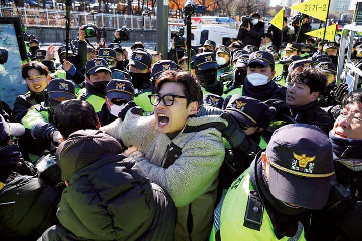 韓国の犬食擁護派のデモ
