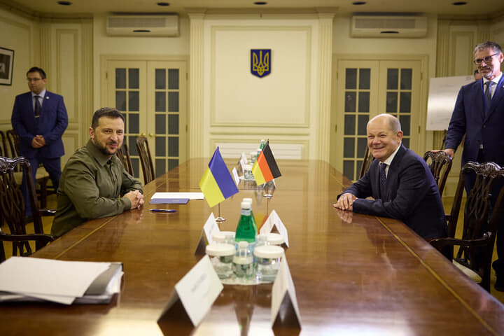 ゼレンスキー大統領とショルツ首相