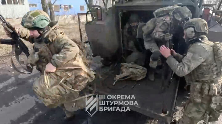 アウディーイウカからの撤退を決めたウクライナ軍