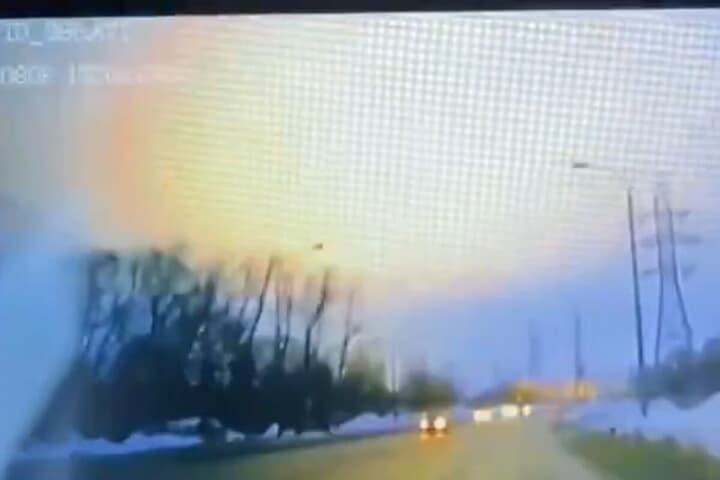 ロシア各地で目撃される上空の「謎の閃光」