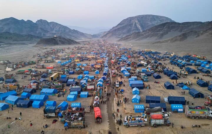 パキスタンとの国境にあるアフガニスタン難民キャンプ