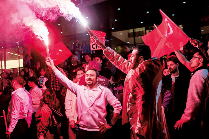 トルコ政治が変わる音がする