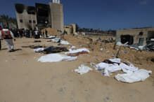 イスラエル軍が占領していたガザ病院敷地で「集団墓地」と300人以上の遺体を発見