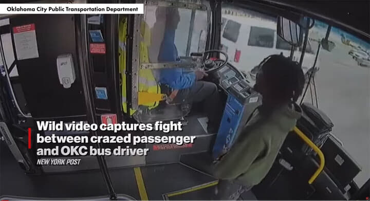 バス運転手に暴力を振るう男