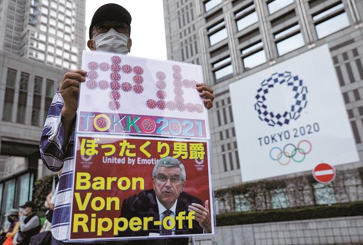 東京五輪に反対するデモ隊