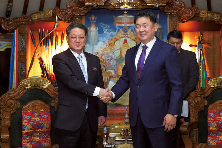 
モンゴルのフレルスフ大統領 北朝鮮の朴明浩外務次官
