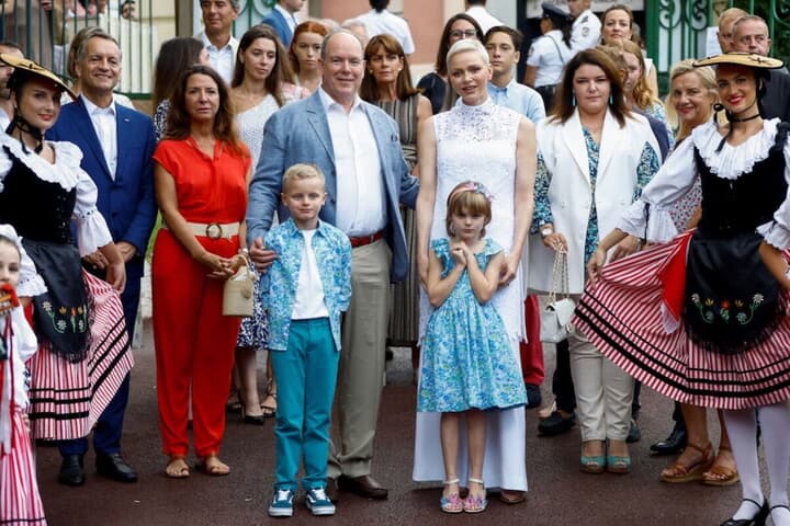 モナコ王室 不仲説の夫妻 伝統のピクニックに2年ぶりに家族で参加 ワールド For Woman ニューズウィーク日本版 オフィシャルサイト