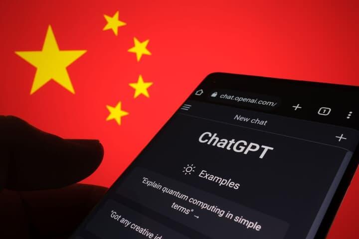 中国国旗とChatGPTの画面