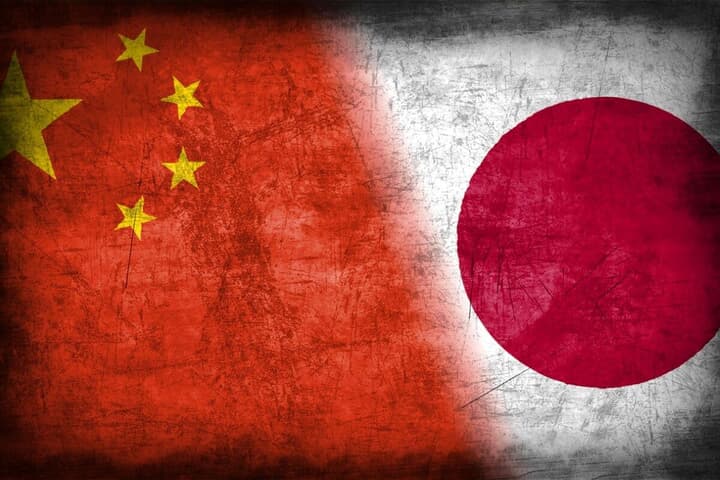 日本と中国の国旗